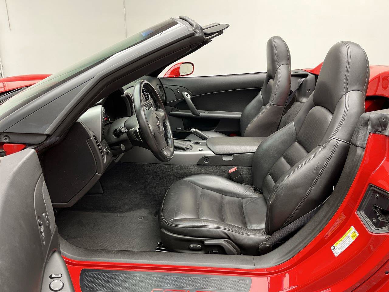 Used 2006 Chevrolet Corvette Convertible w/ Preferred Equipment Group RWD image 3