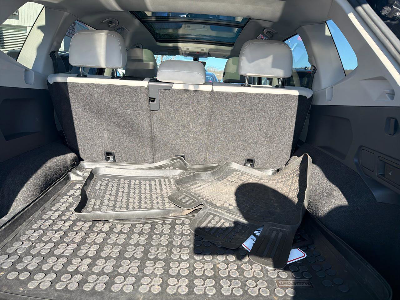 Used 2021 Volkswagen Tiguan SE w/ Panoramic Sunroof Package AWD/4WD image 11