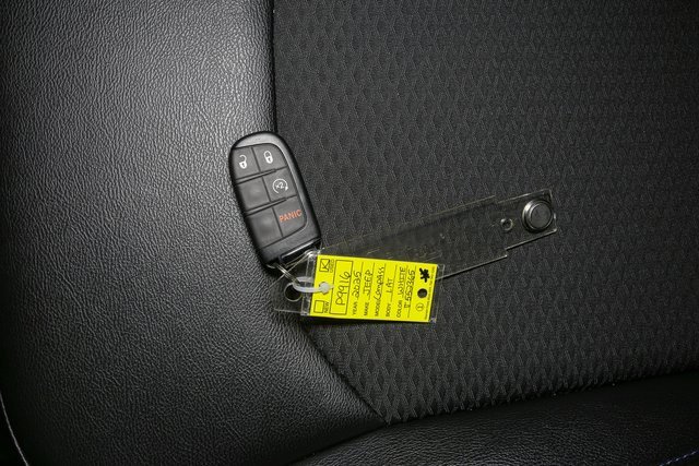 Used 2025 Jeep Compass Latitude image 38