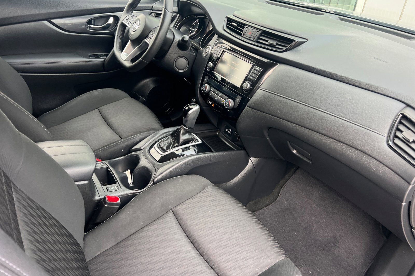 Used 2019 Nissan Rogue SV image 13
