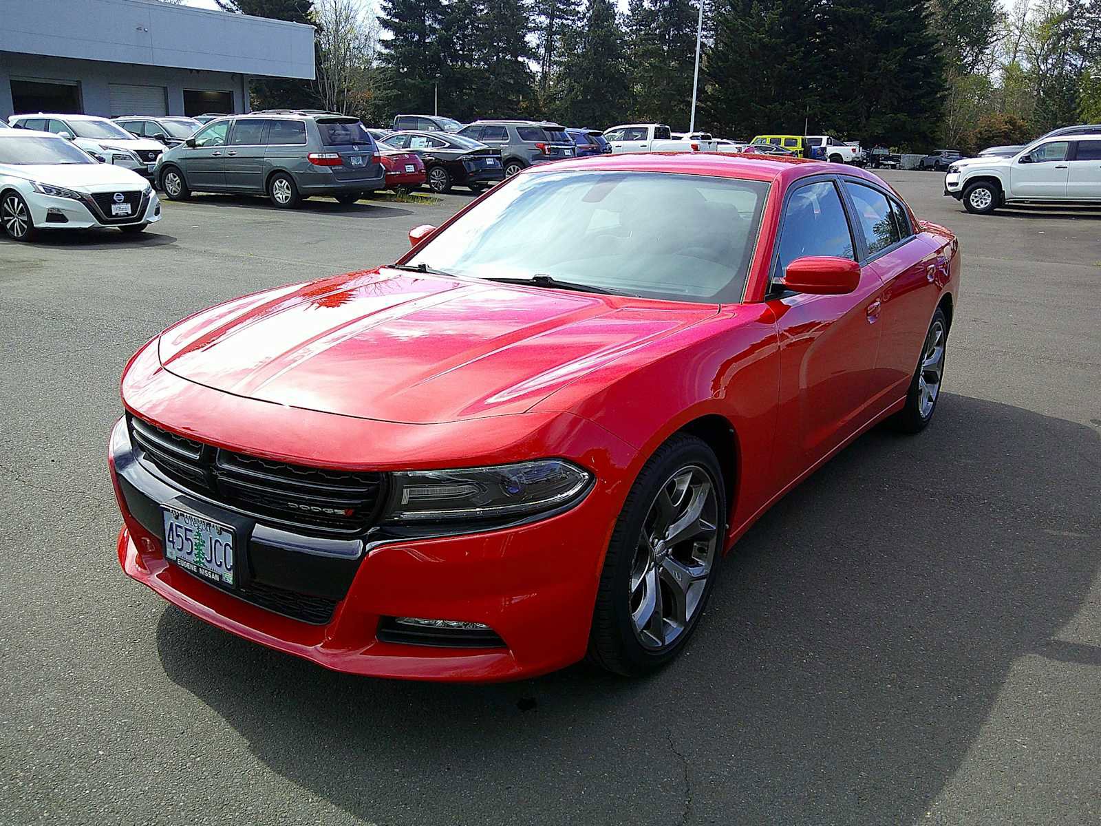 Used 2015 Dodge Charger SXT image 1