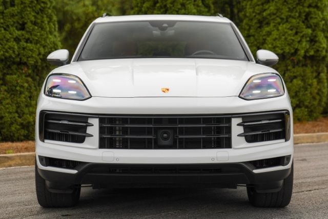 Used 2024 Porsche Cayenne AWD/4WD image 19