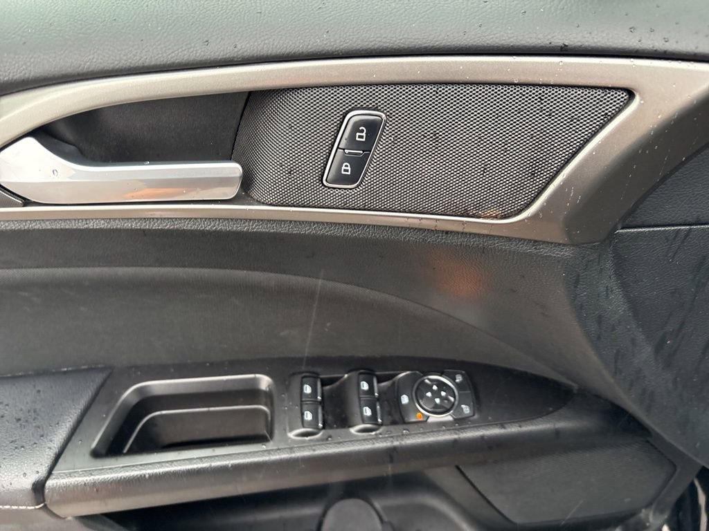 Used 2017 Ford Fusion SE w/ Equipment Group 201A FWD image 14
