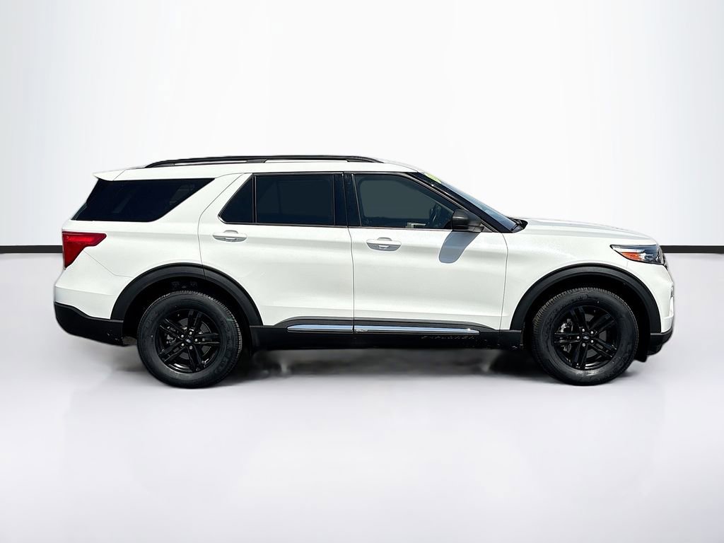 Used 2022 Ford Explorer XLT w/ Equipment Group 202A image 4