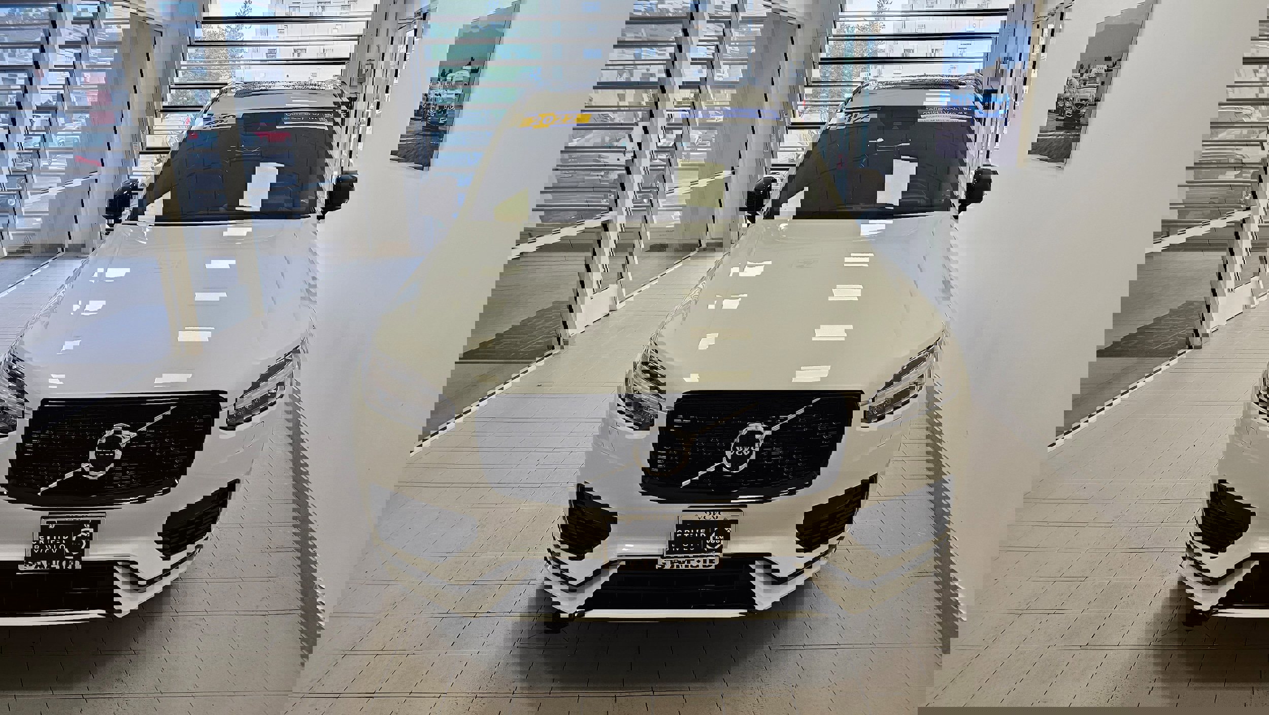 Certified 2022 Volvo XC90 T8 R-Design w/ Advanced Package image 2