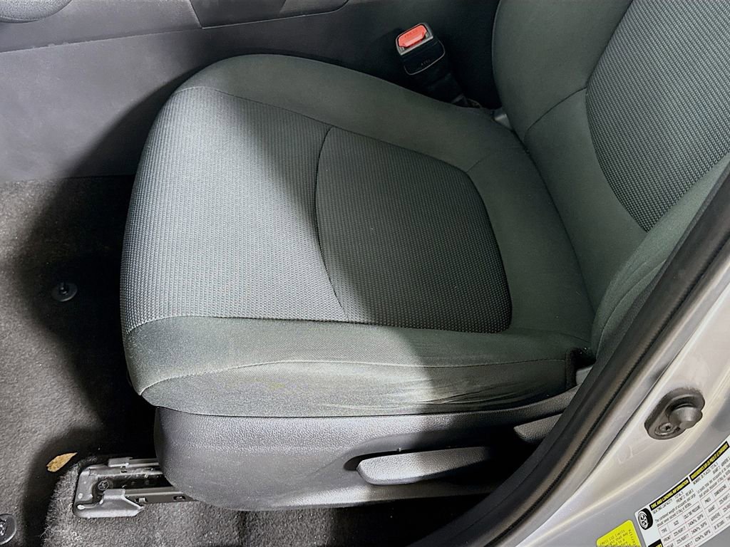 Used 2020 Toyota RAV4 LE image 17