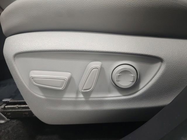 Used 2022 Toyota Highlander XLE image 16