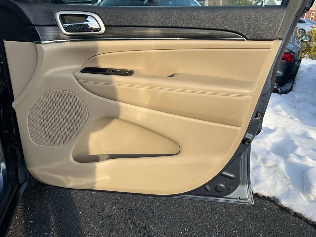 Used 2020 Jeep Grand Cherokee Limited image 35