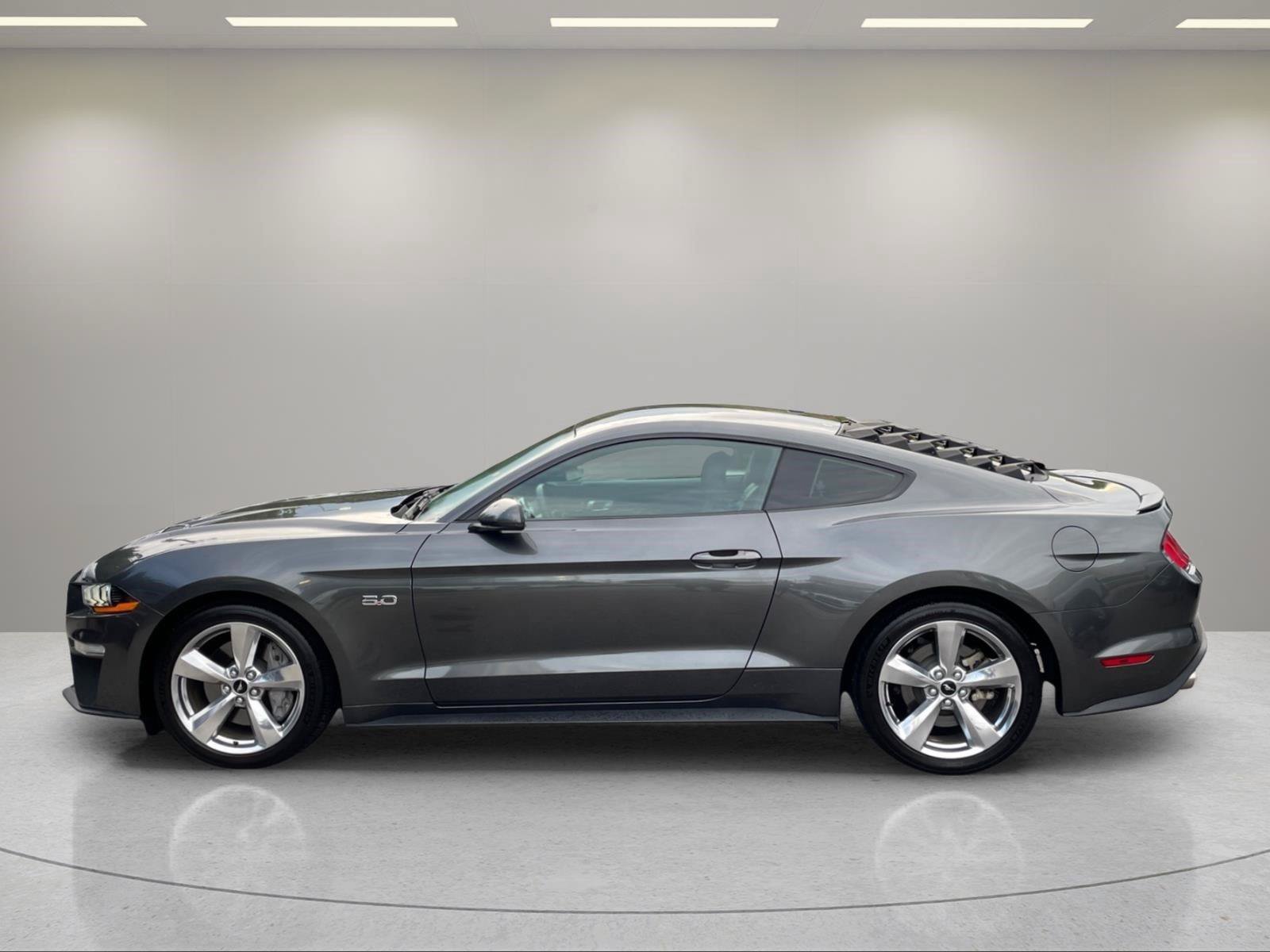 Used 2018 Ford Mustang GT Premium RWD image 2
