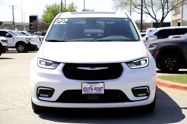 Used 2022 Chrysler Pacifica Limited w/ Uconnect Theater Family Group image 8