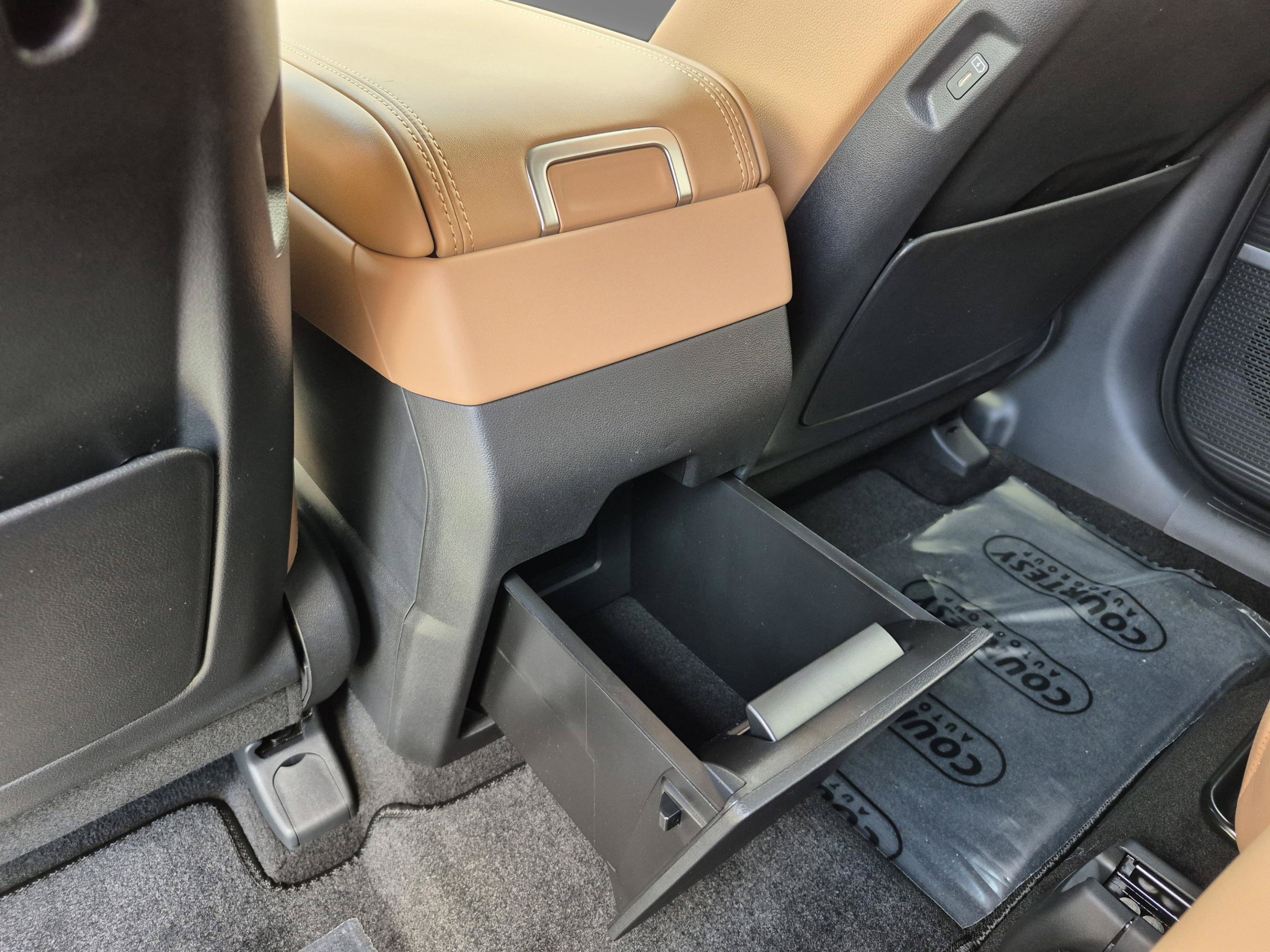 New 2026 Hyundai Santa Fe Limited FWD image 16