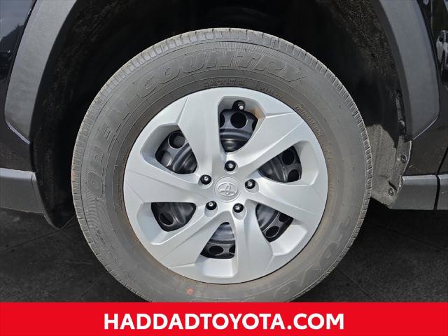 Certified 2024 Toyota RAV4 LE AWD/4WD image 16