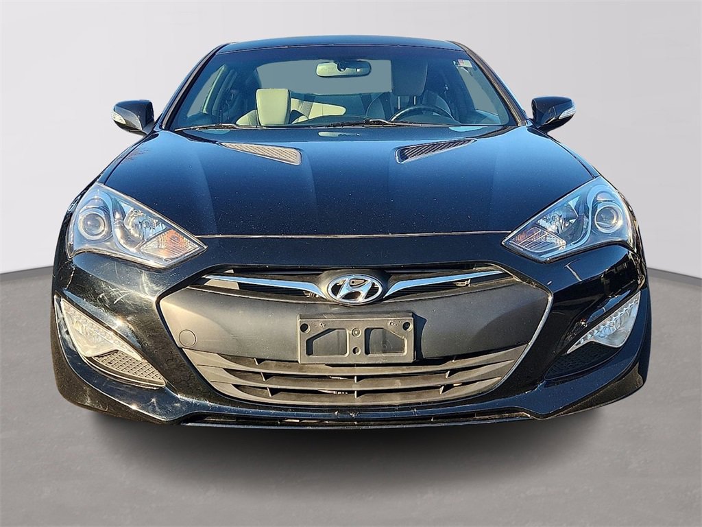 Used 2016 Hyundai Genesis 3.8 image 2
