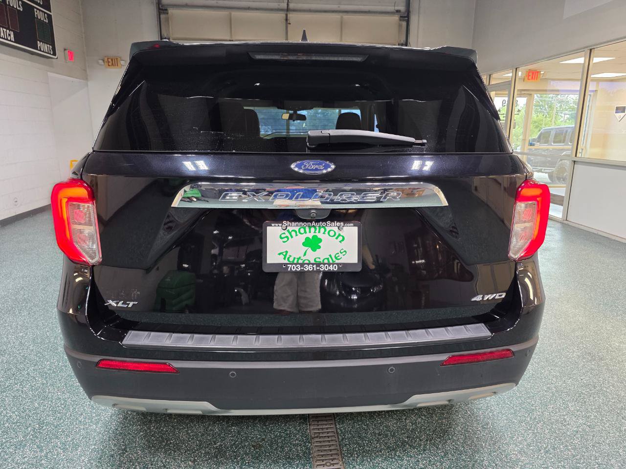 Used 2021 Ford Explorer XLT w/ Equipment Group 202A AWD/4WD image 8