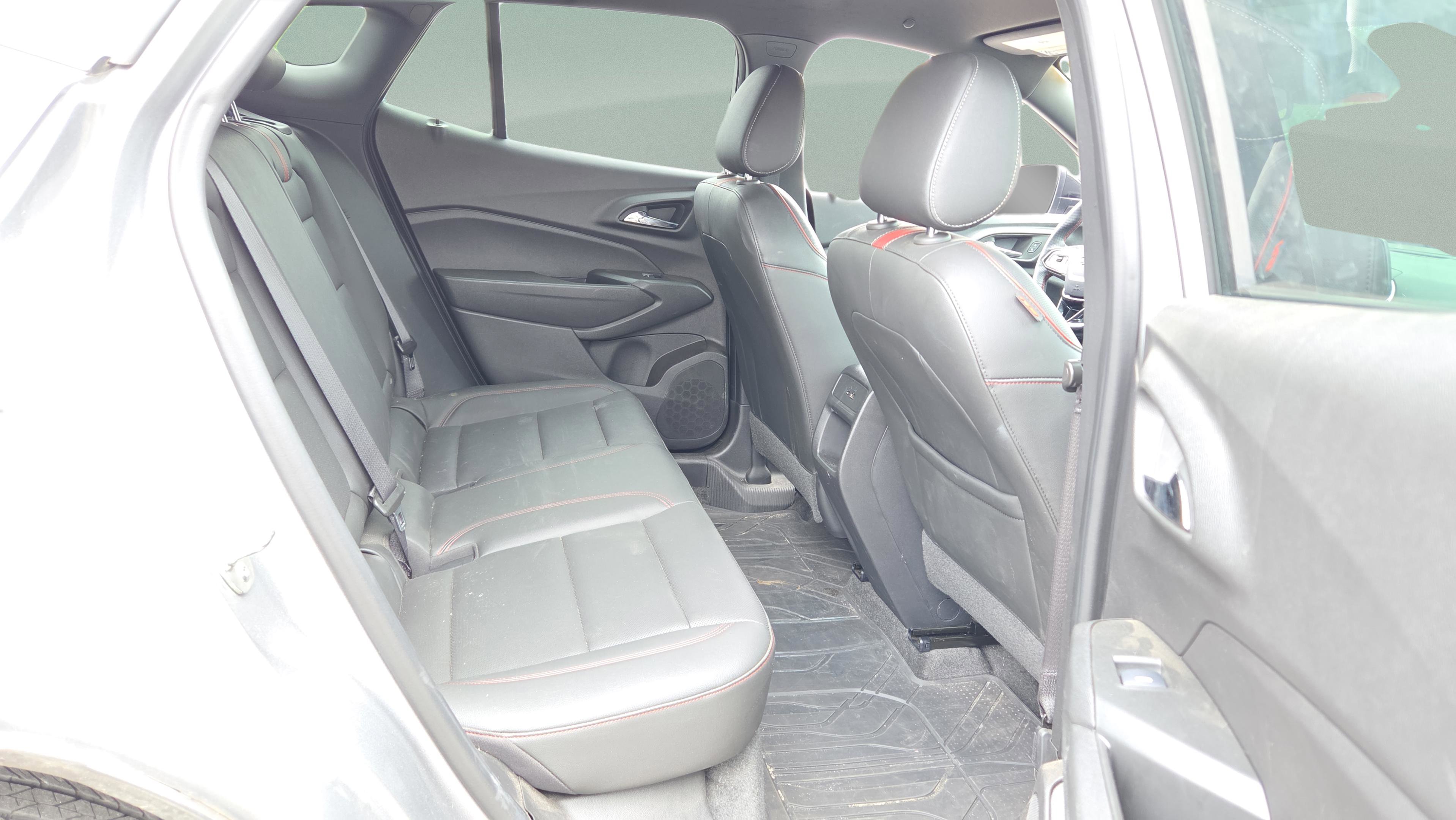 Used 2025 Chevrolet Trax RS w/ Driver Confidence Package FWD image 14