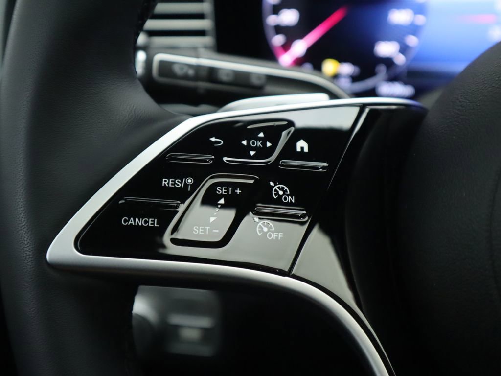 Used 2025 Mercedes-Benz GLE 350 4MATIC image 11