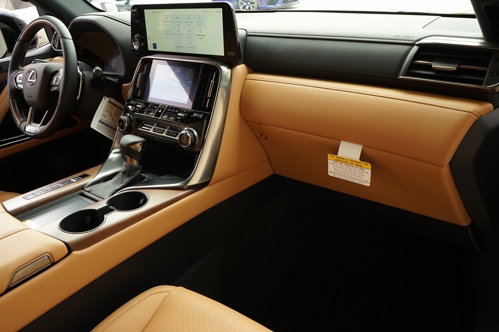 Used 2025 Lexus LX 600 4WD w/ Luxury Package image 11
