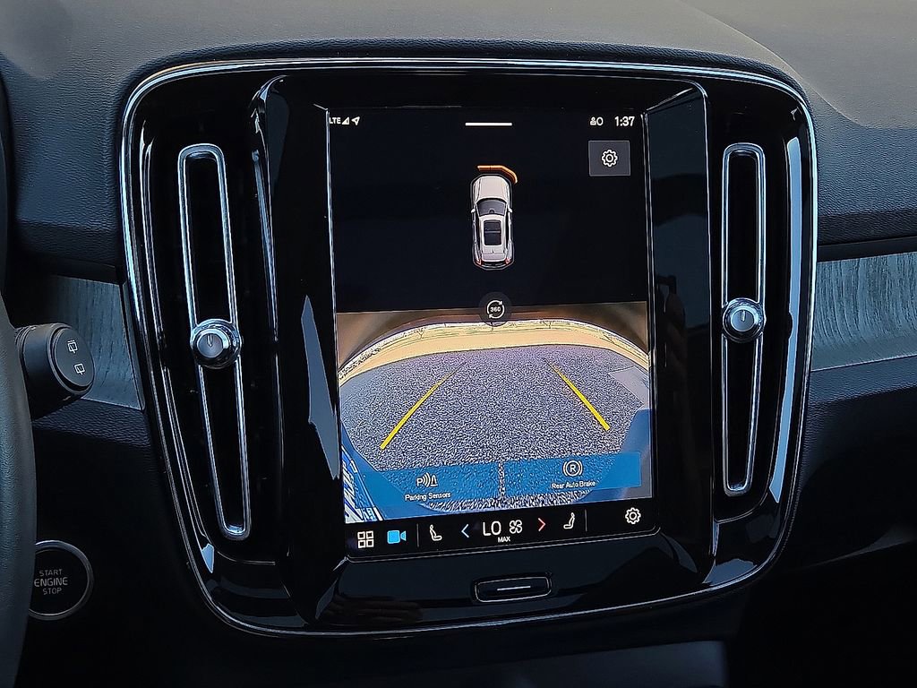 Certified 2023 Volvo XC40 B5 Plus w/ Driver Assist Package image 28