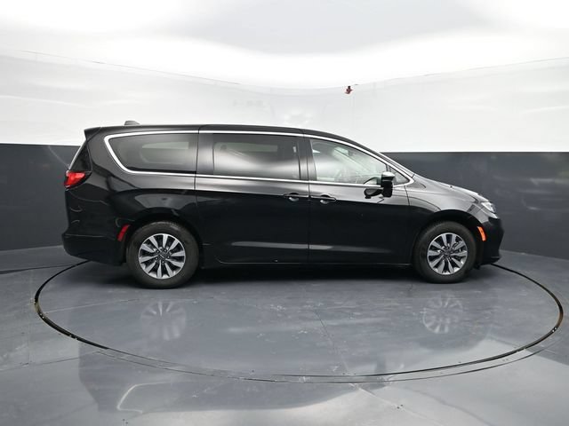Used 2024 Chrysler Pacifica Limited FWD image 11