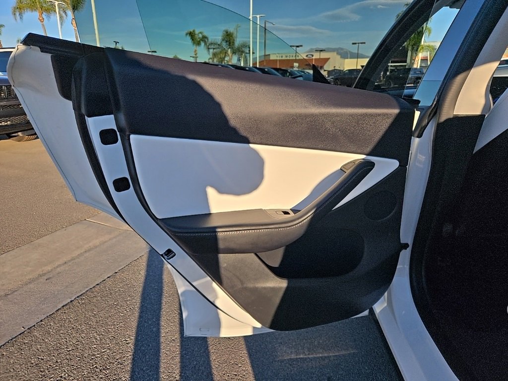 Used 2020 Tesla Model Y Long Range image 22