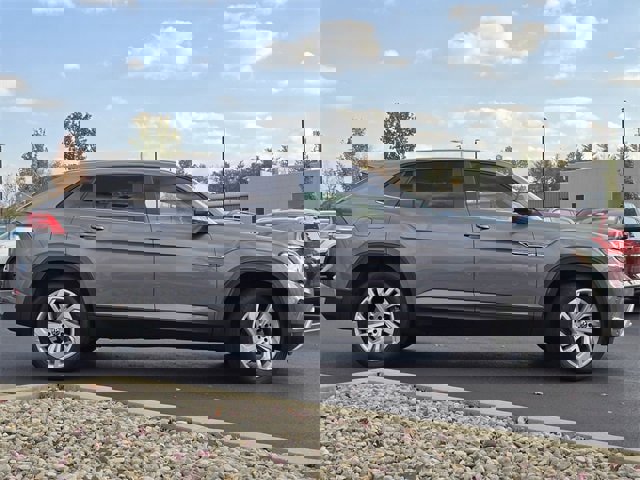 Used 2020 Volkswagen Atlas Cross Sport SE w/ Panoramic Sunroof Package image 24