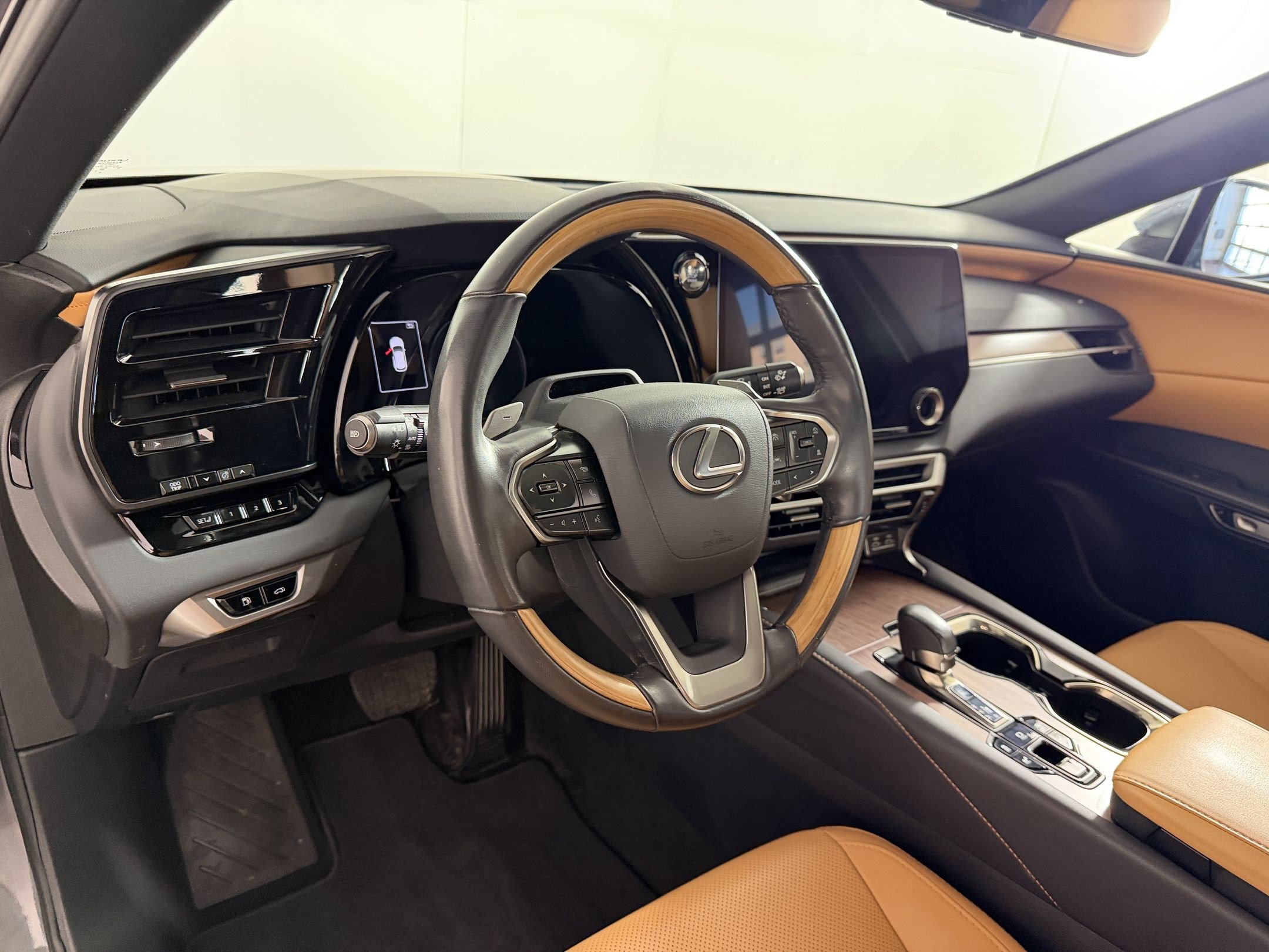 Used 2024 Lexus RX 350 Premium w/ Convenience Package AWD/4WD image 4