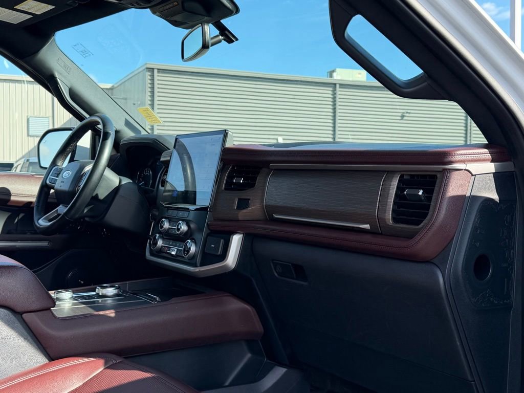 Used 2024 Ford Expedition Limited image 24