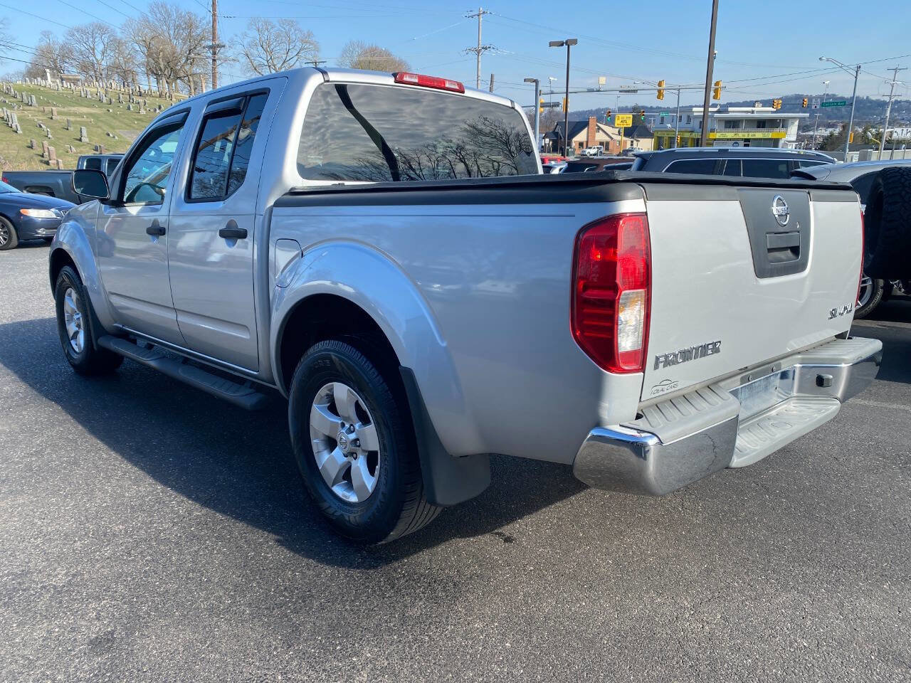 Used 2012 Nissan Frontier SV w/ SV Premium Utility Pkg image 5