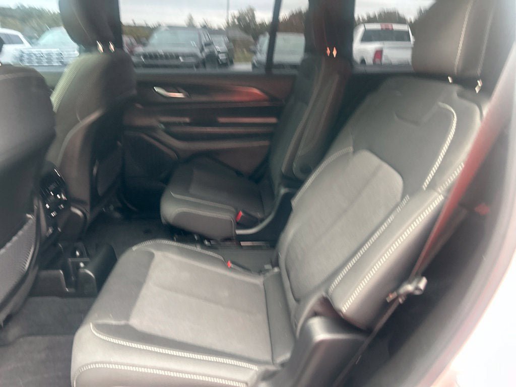 Used 2025 Jeep Grand Cherokee L Laredo w/ Trailer Tow Package AWD/4WD image 26