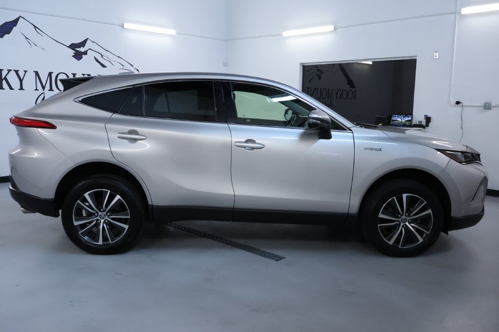 Used 2021 Toyota Venza LE AWD/4WD image 7