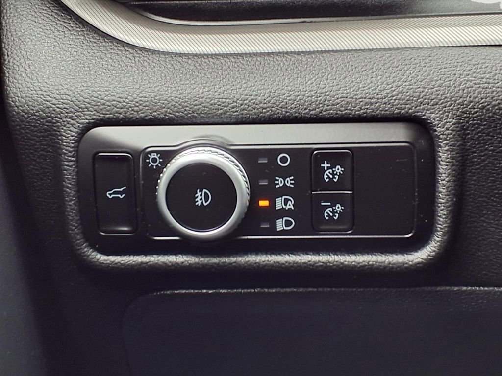 Used 2022 Ford Explorer XLT w/ Equipment Group 202A image 27