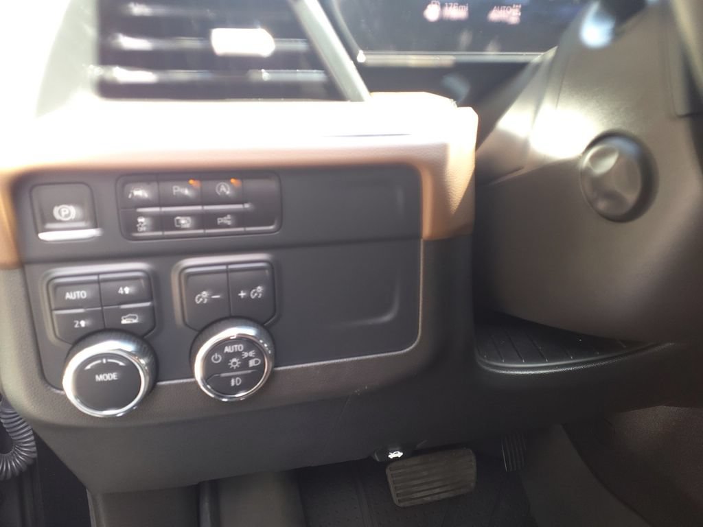 Used 2025 Chevrolet Tahoe High Country AWD/4WD image 26