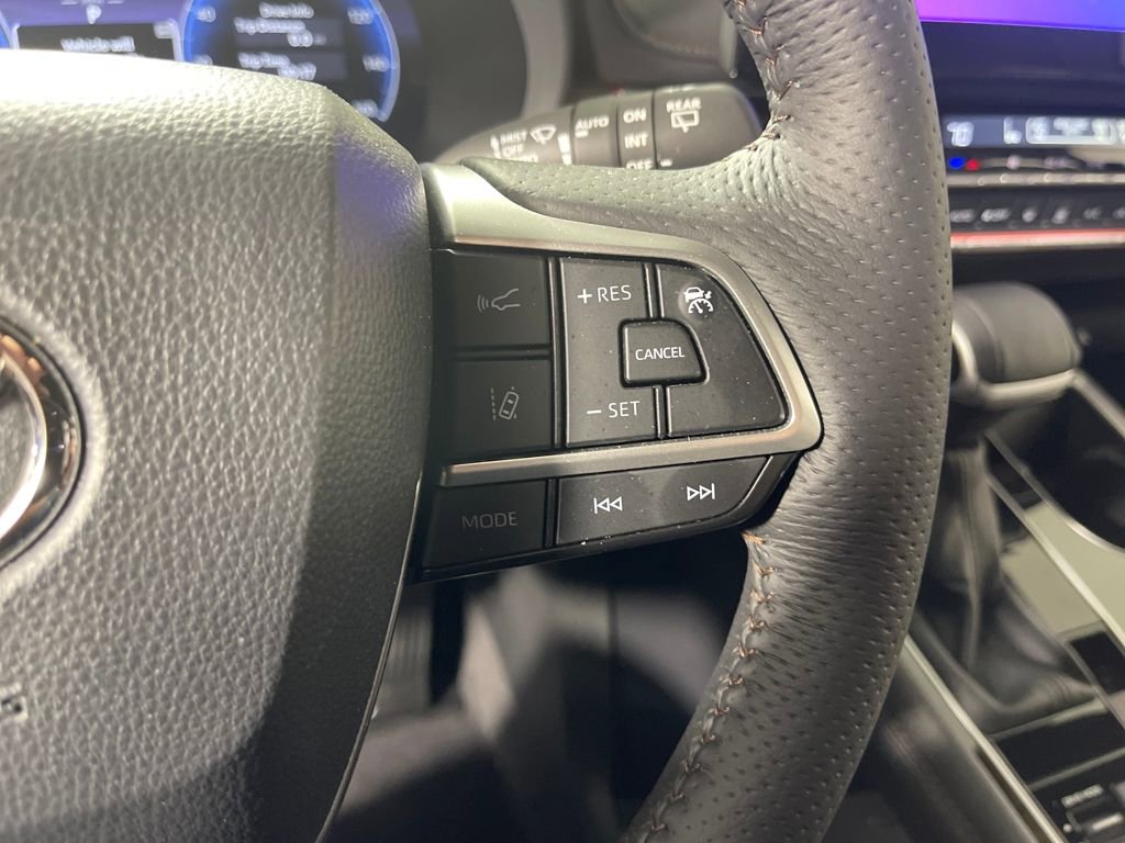 Used 2026 Toyota Sienna Platinum image 28