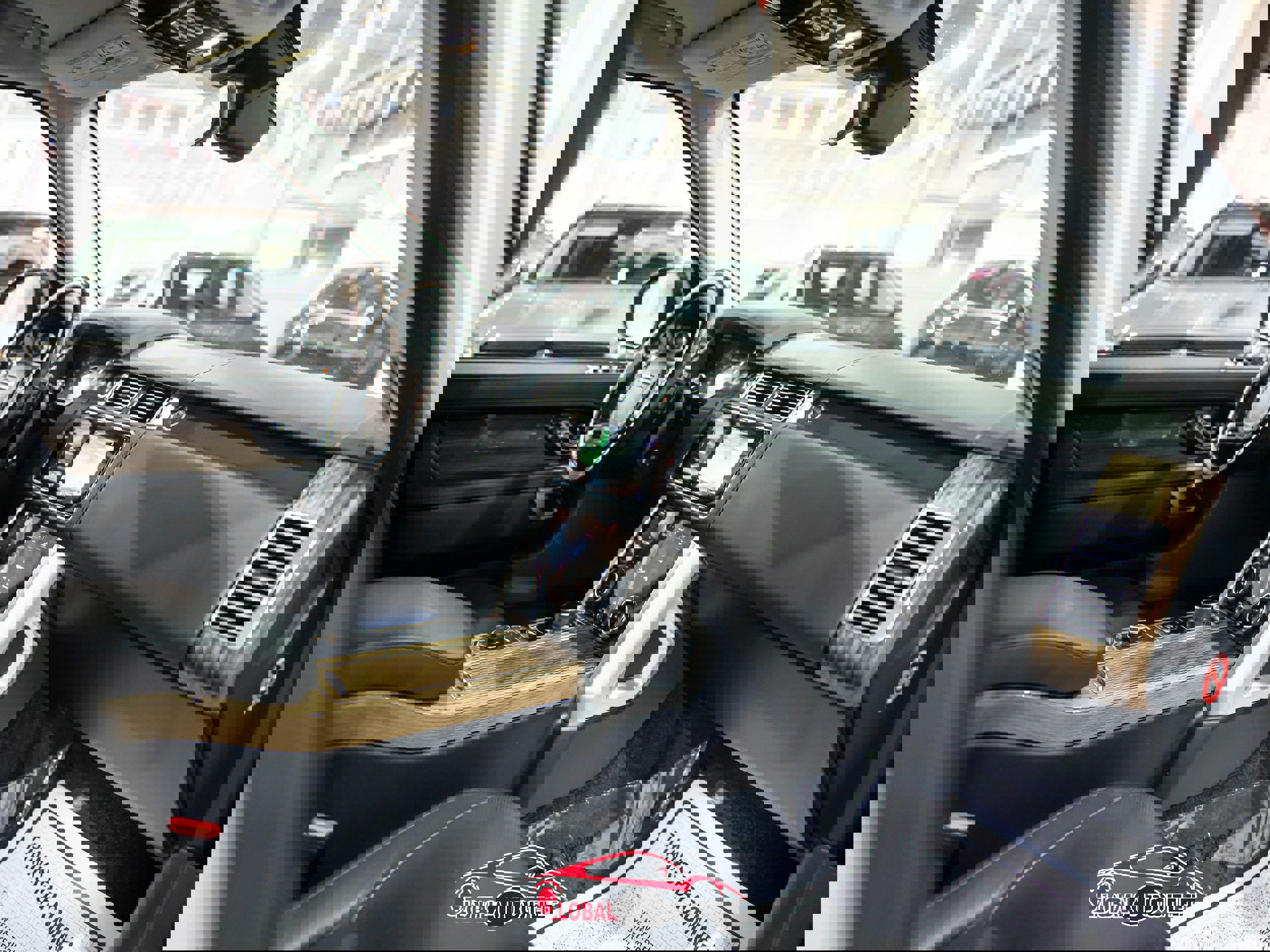 Used 2018 Land Rover Range Rover Long Wheelbase Supercharged image 15