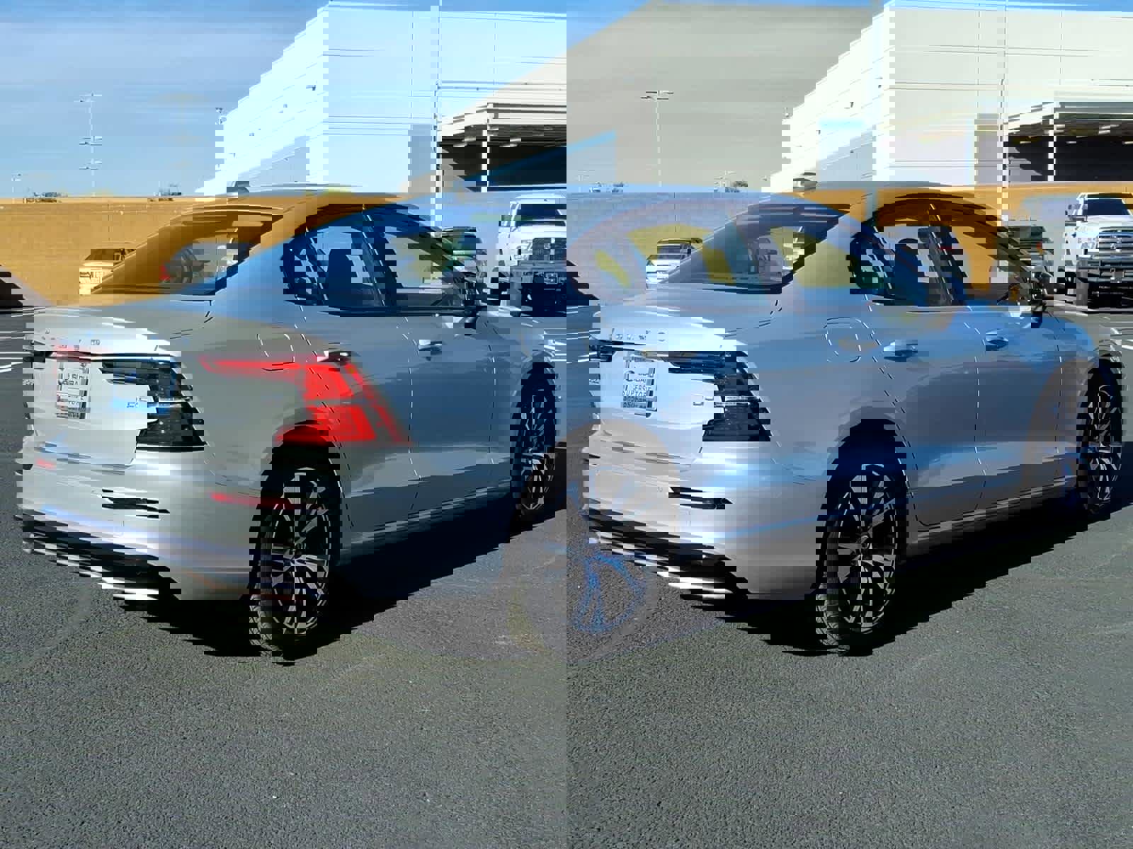 Used 2025 Volvo S60 B5 Core image 6