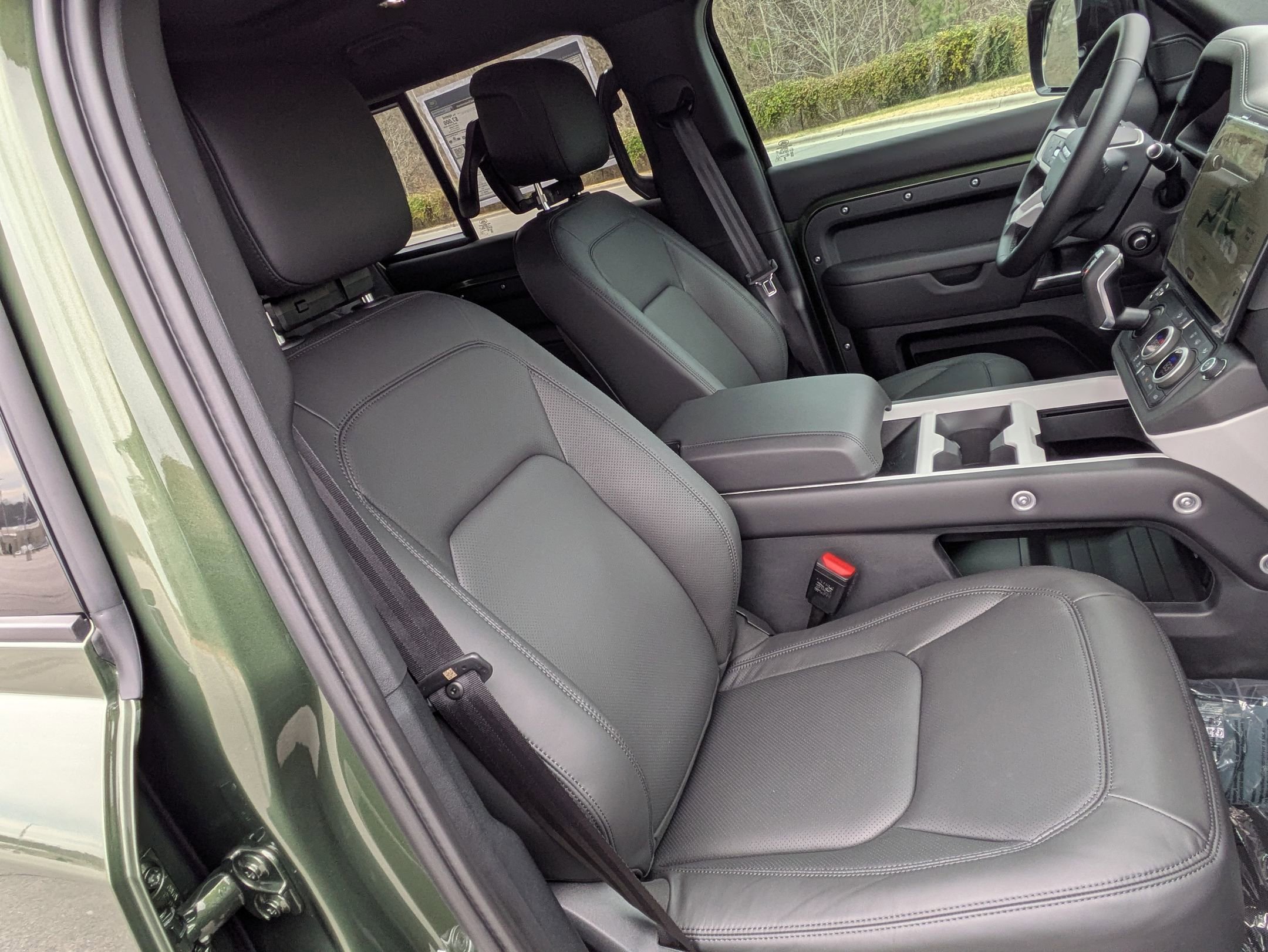 New 2026 Land Rover Defender 110 X-Dynamic SE image 31