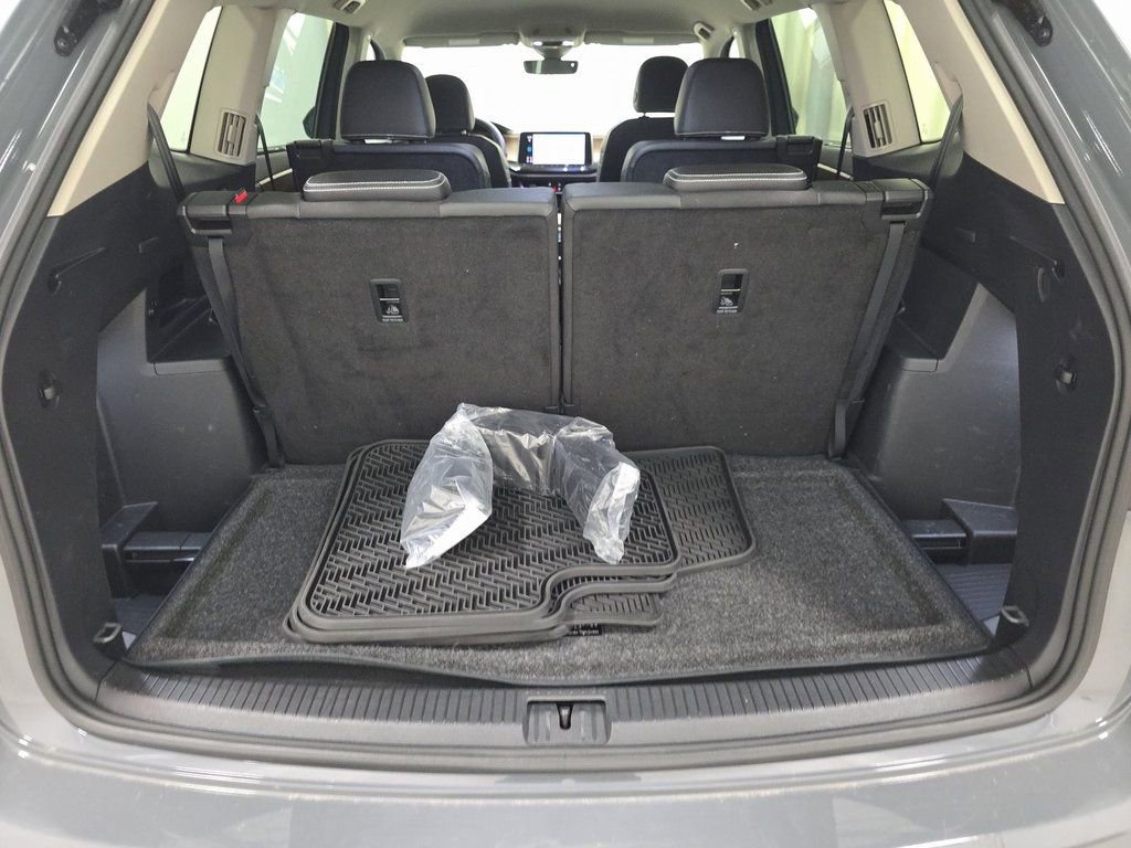 Used 2025 Volkswagen Atlas SE w/ Black Wheel Package image 14