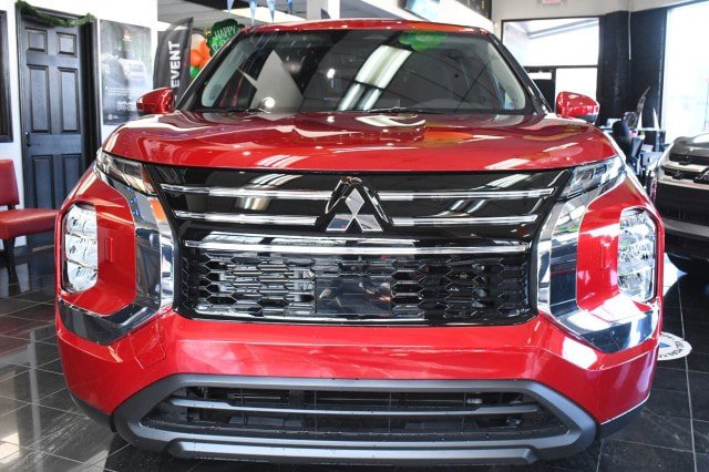 New 2026 Mitsubishi Outlander ES AWD/4WD image 2