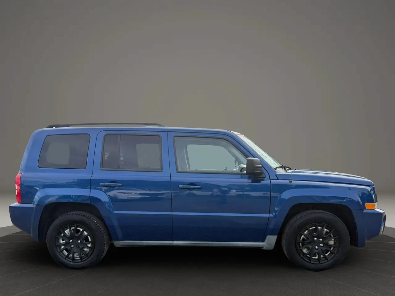 Used 2010 Jeep Patriot Sport AWD/4WD image 7