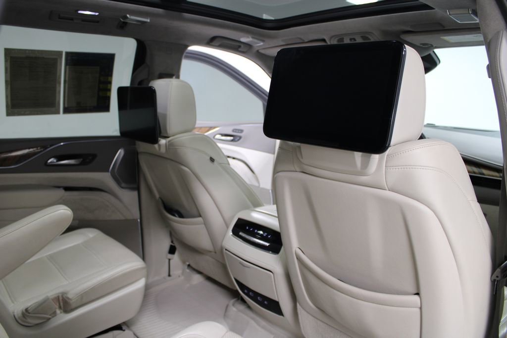 Used 2021 Cadillac Escalade Premium Luxury Platinum w/ Heavy-Duty Trailer Package image 36