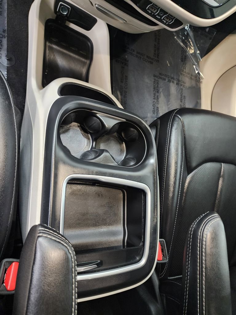 Used 2024 Chrysler Pacifica Touring-L FWD image 20
