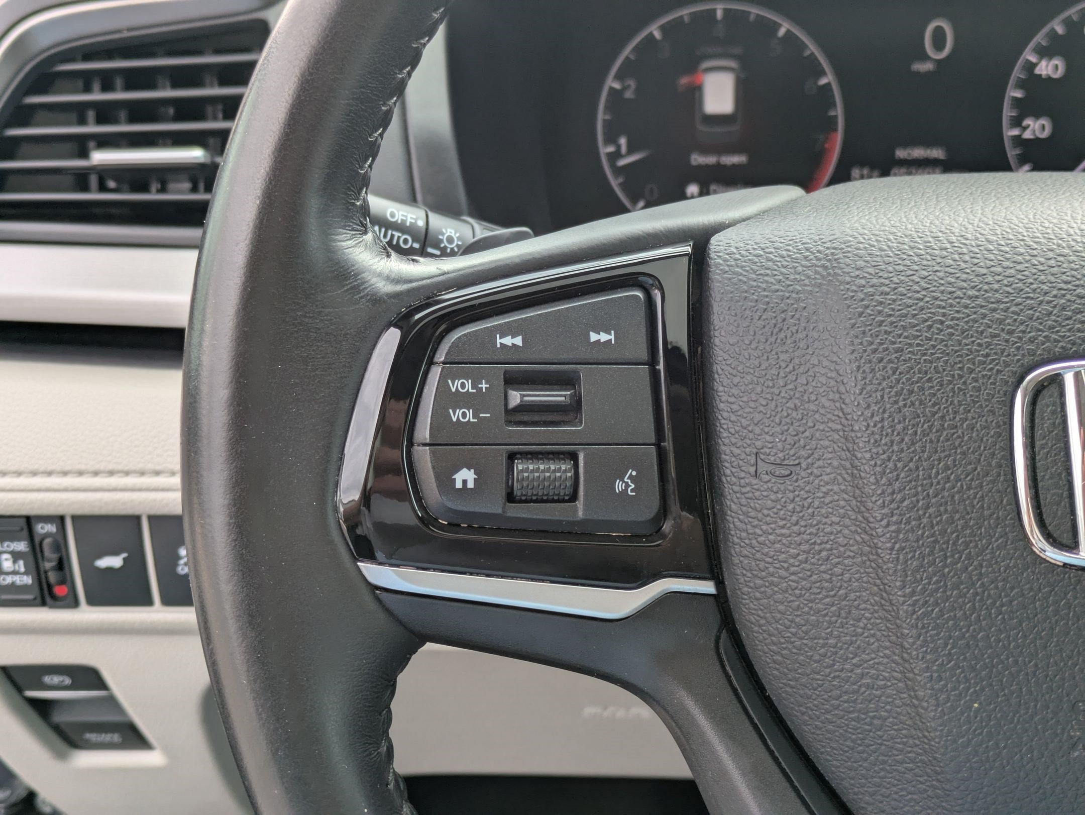 Used 2025 Honda Odyssey EX-L image 21