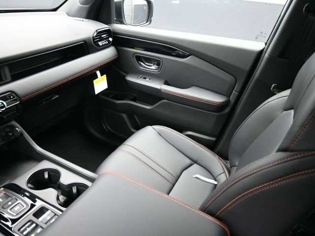 Certified 2025 Honda Pilot TrailSport image 11