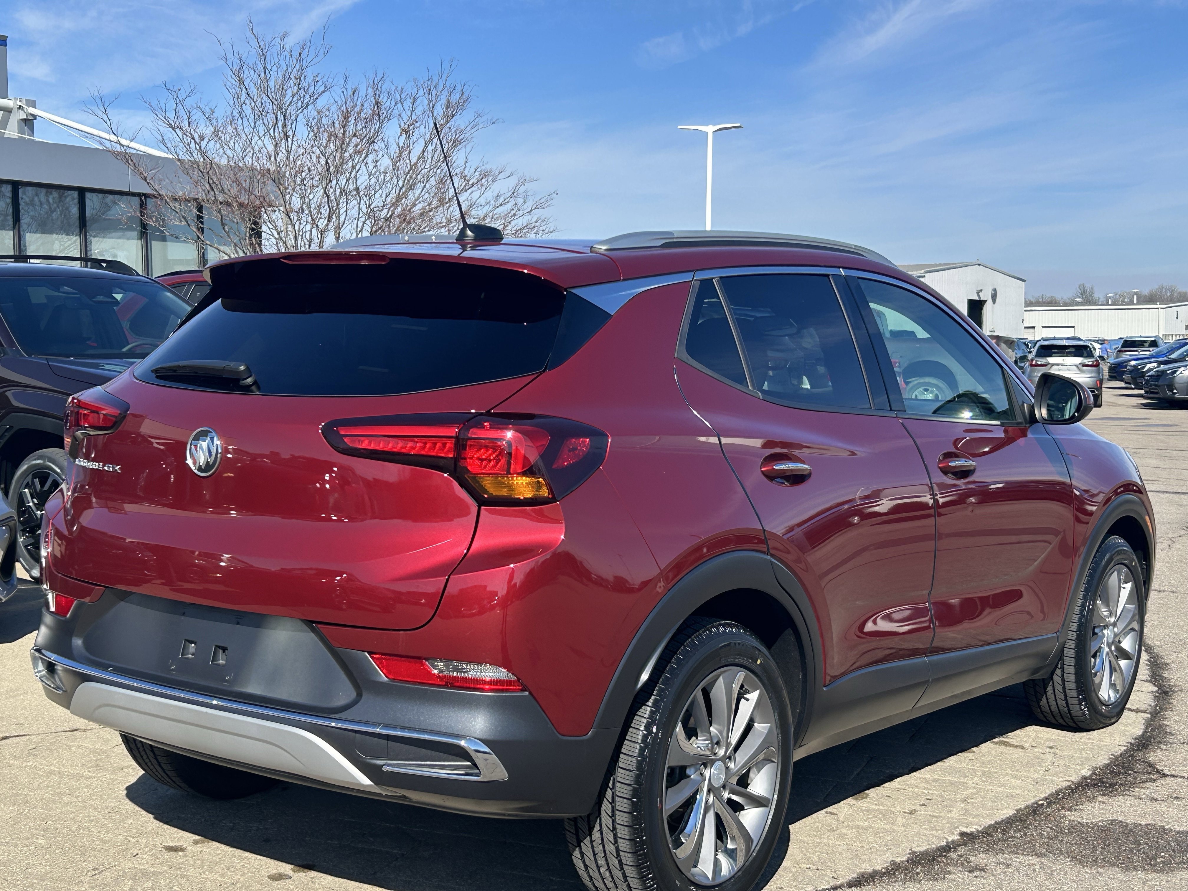 Used 2022 Buick Encore GX Essence w/ Experience Buick Package image 7
