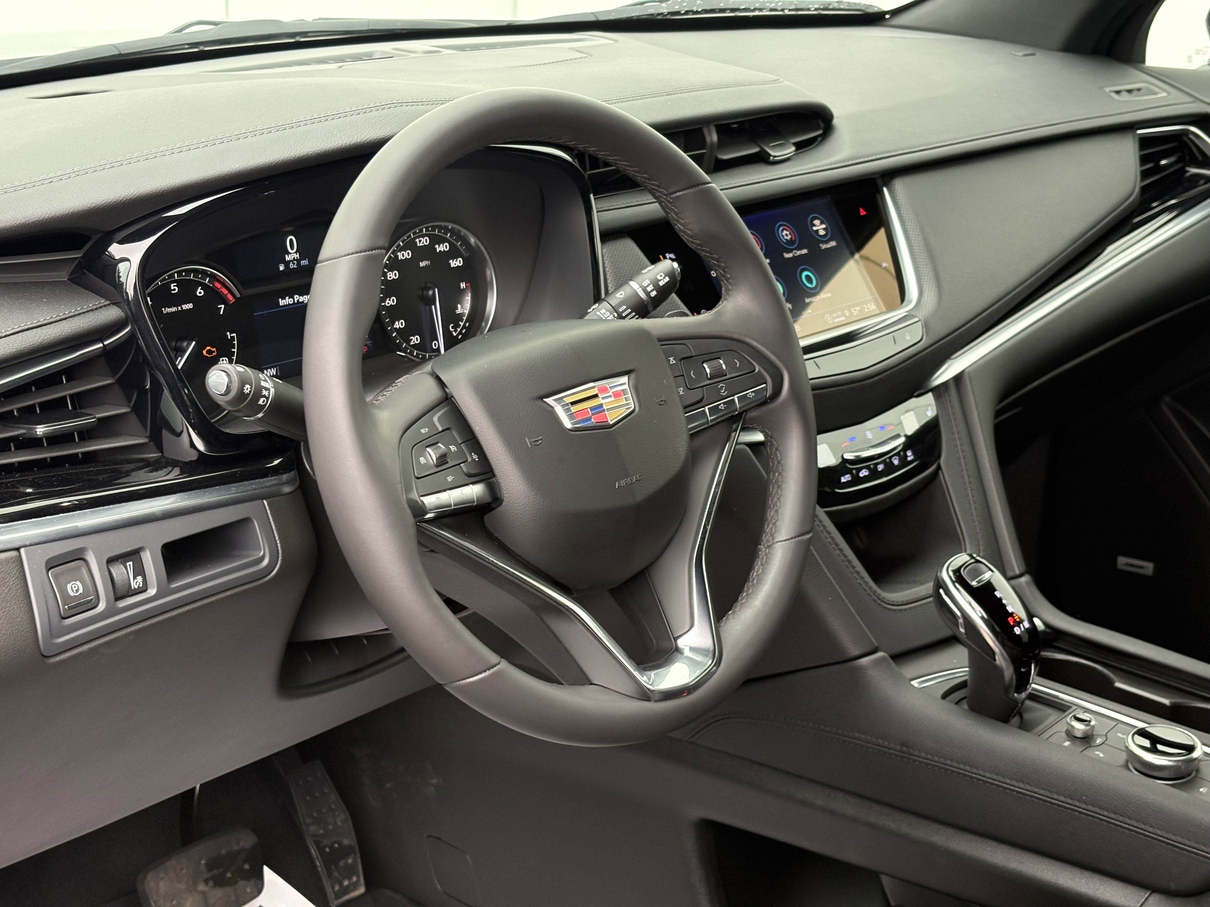 Used 2024 Cadillac XT6 Luxury w/ LPO, Floor Liner Package image 18