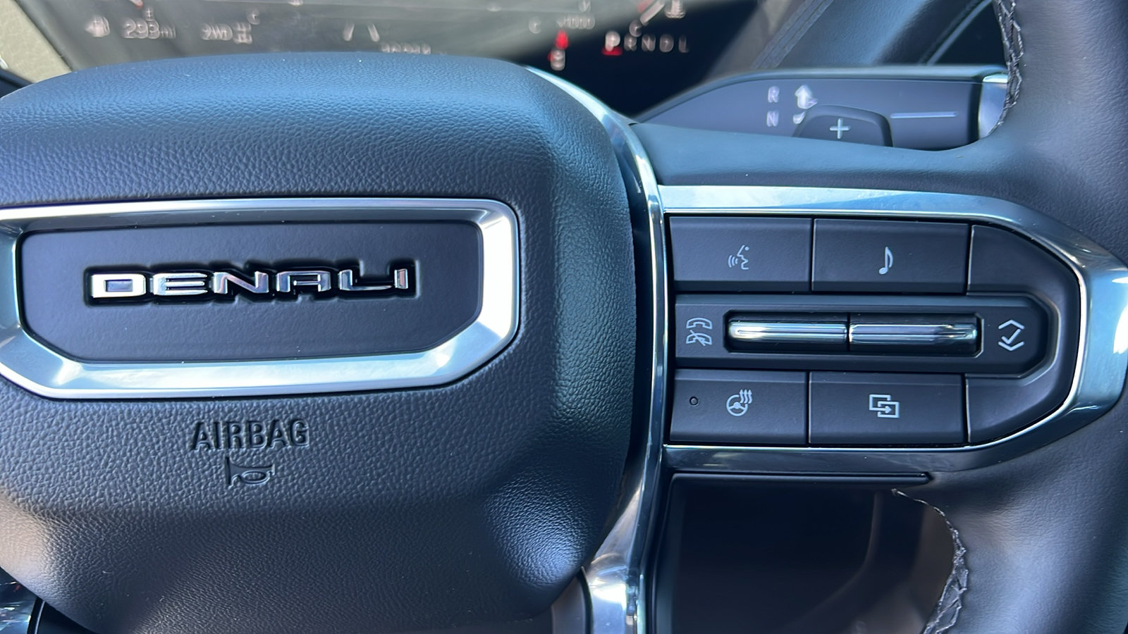 Certified 2025 GMC Yukon XL Denali AWD/4WD image 31