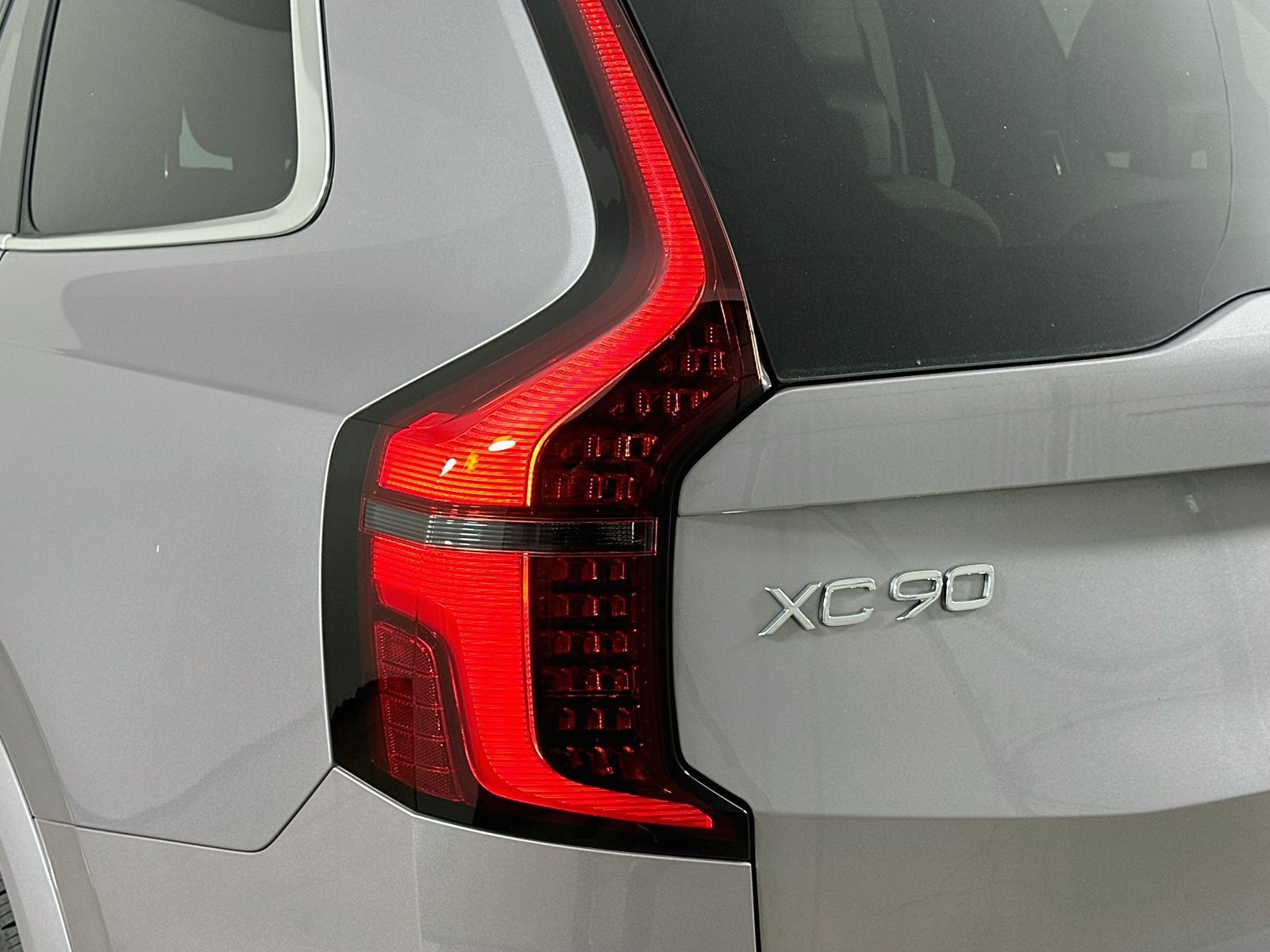 New 2026 Volvo XC90 T8 Plus w/ Protection Package AWD/4WD image 12