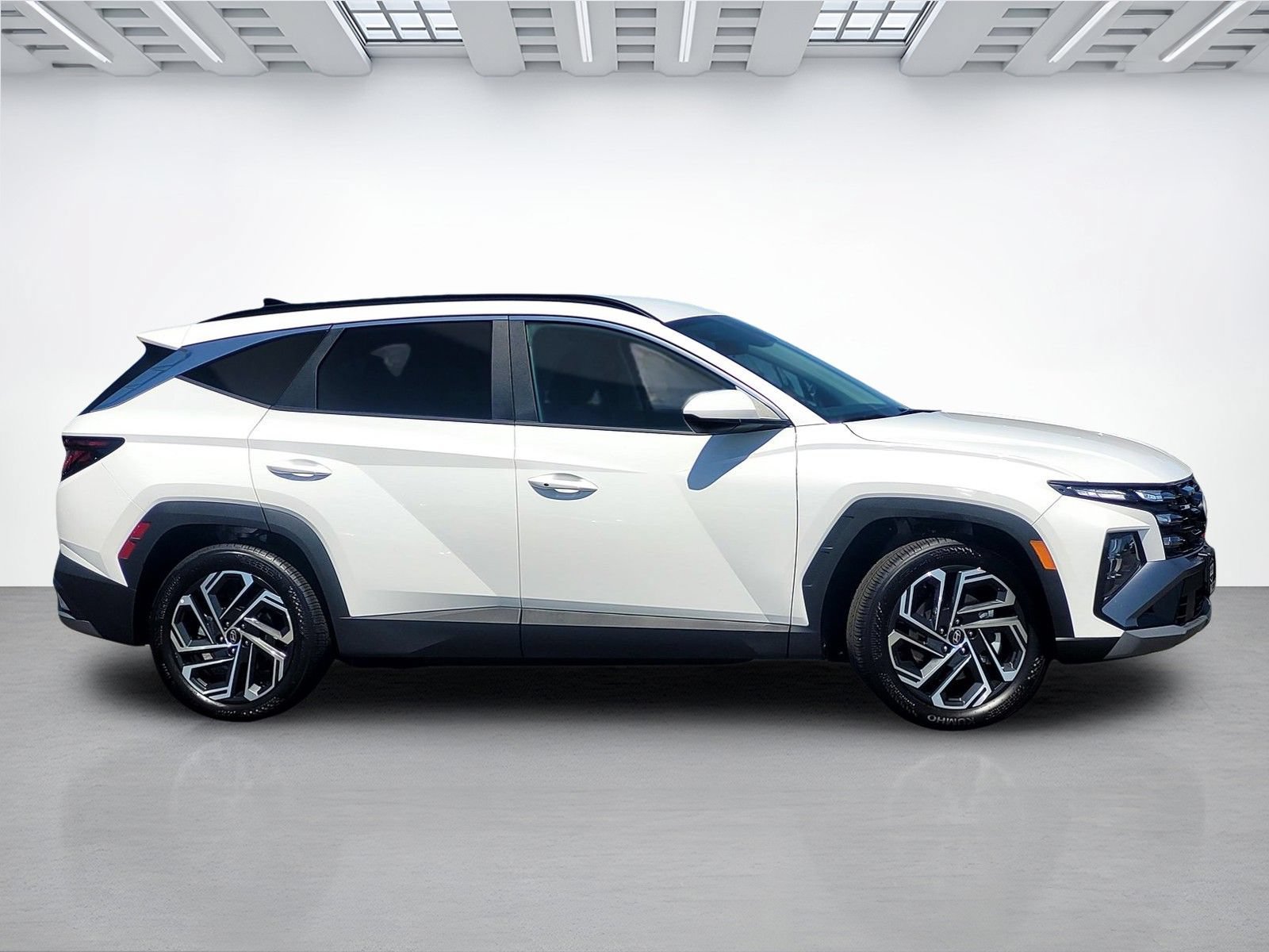 New 2026 Hyundai Tucson SEL Plus FWD image 3