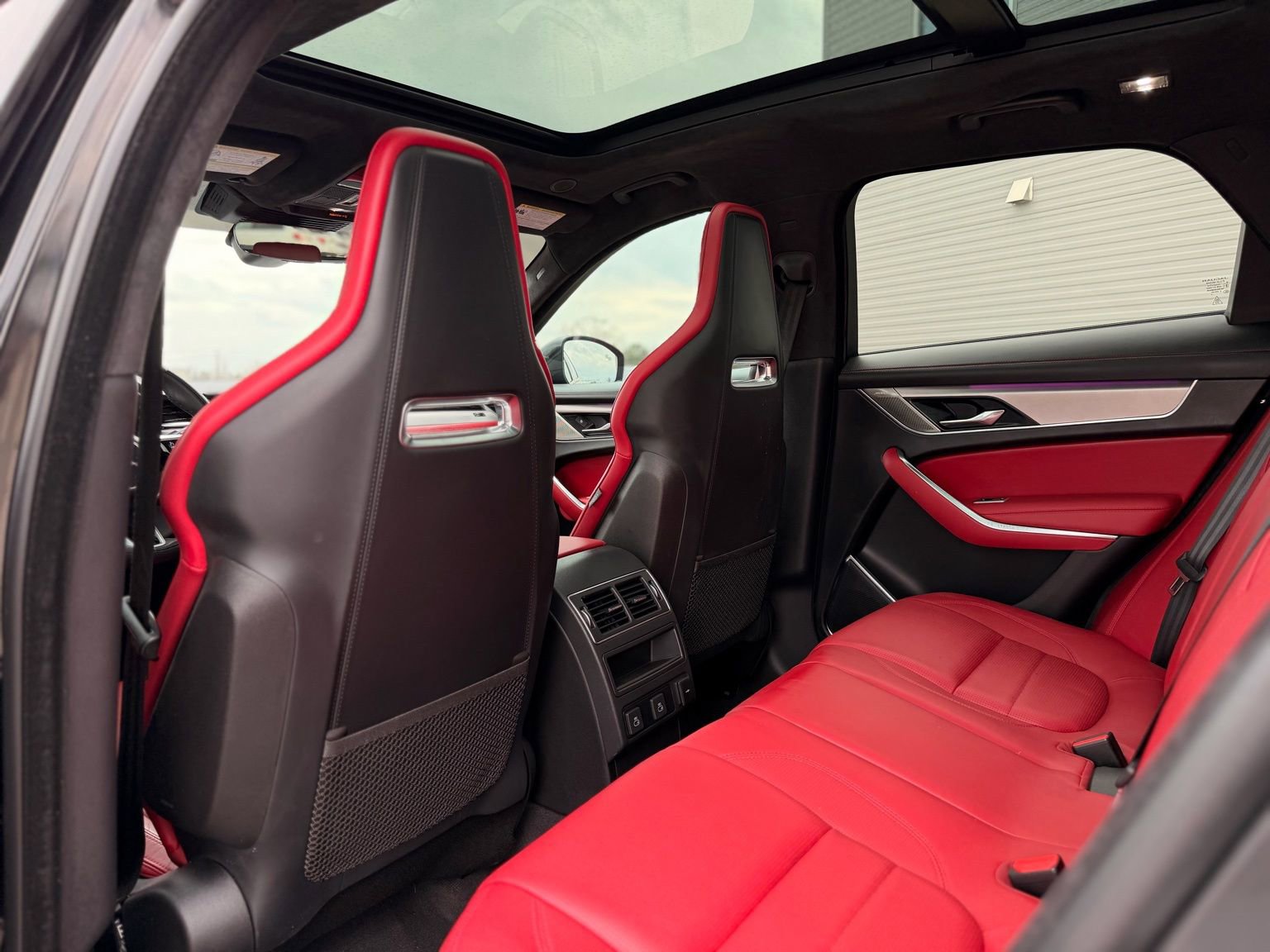 Used 2024 Jaguar F-PACE R-Dynamic S image 19