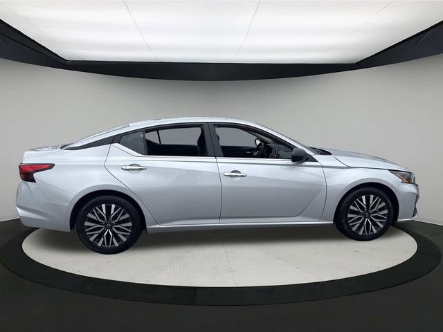 Used 2024 Nissan Altima 2.5 SV image 5